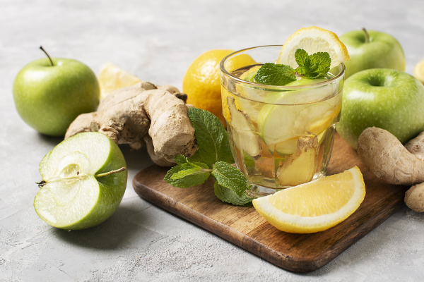 20 Ginger Water Recipes We Love | Ginger is a well known natural remedy for nausea, but did you know it can help burn fat and help with weight loss? If you want to know how to make ginger water – and all the health benefits it offers – this post has it all, including 20 recipes to help you detox, burn fat, lose weight, and get that flat belly you’ve always wanted! #ginger #gingerwater #ginerwaterrecipes #flattummy