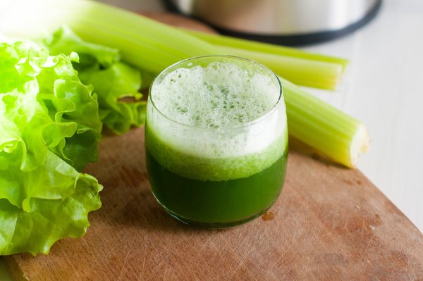 Celery Juice for Beginners: Benefits, Side Effects and Recipes!