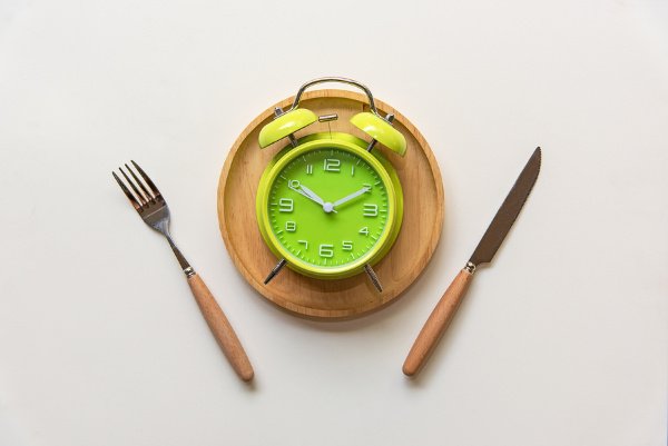 Losing Weight Over 40: 4 Intermittent Fasting Tips for Women