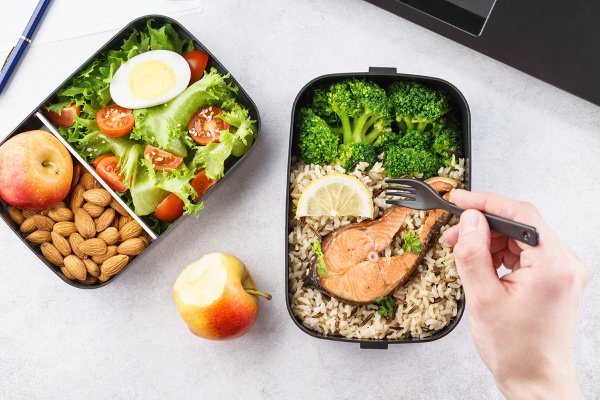 30 Packable Lunches Under 300 Calories to Satisfy Your Hunger