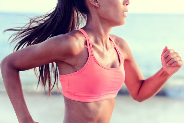 How to Breathe While Running | Whether you’re training for a full or half marathon, a 5K or 10K, or you’re just running for weight loss, these tips and breathing exercises for runners will take your workout and exercise routine to the next level! Learn how to regulate your breathing so you can run faster and longer and with greater endurance. #runningtips #runningforbeginners #runningtipsforbeginners